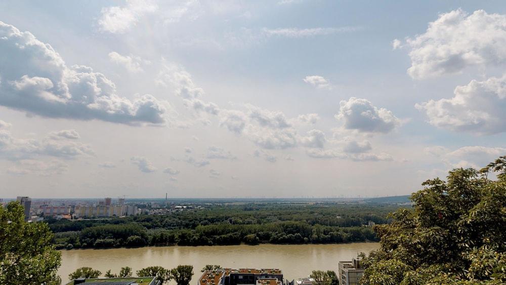 River View Apartments Hotel Bratislava Exterior foto